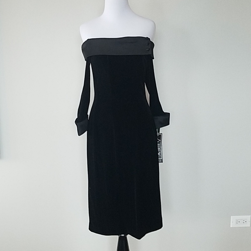 NWT Black velvet strapless cocktail dress